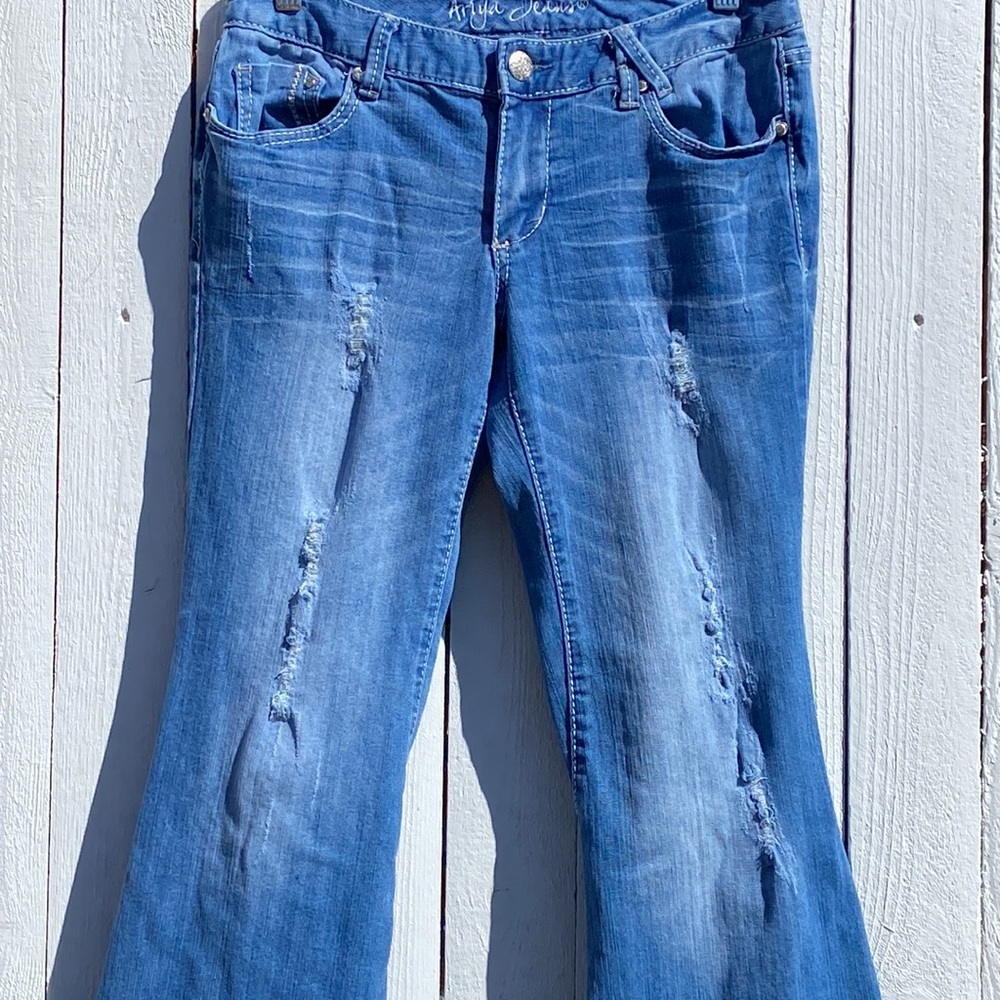 Ariya Jeans - Picture 3 of 14